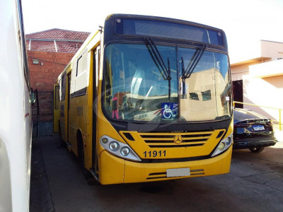 COR: AMARELA