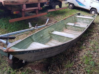 SUCATA CARRETINHA E UM BARCO DE ALUMÍNIO LEVEFORT SQUALUS 600 S