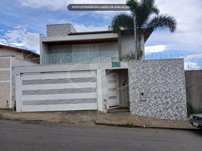 Lote 0001: sobrado com 360m² e 03 suites