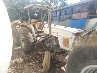 TRATOR MASSEY FERGUSON 275,