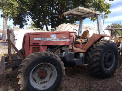 TRATOR MASSEY FERGUSON 650,