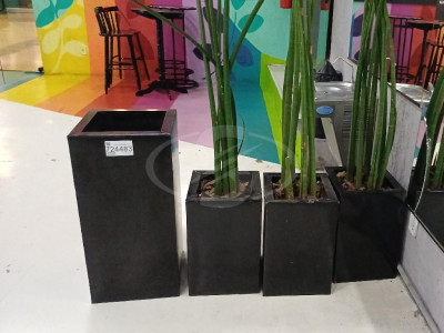 ITENS DIVERSOS (VASOS DE PLANTA, RELÓGIO DE PAREDE, TOTEM INFORMATIVO, SUPORTE DE BICICLETA, PORTA GUARDA-CHUVA E TAPETE)