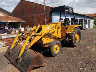 Lote 0006: CARREGADEIRA CASE 580H,