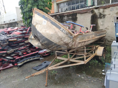 Sucata de Barco e Carretinha