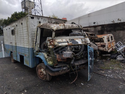 SUCATA VEICULAR PARA COMPACTAÇÃO SÃO PAULO / SP - 08/10/2026 R$ 3.780,00 LOTE 0041 PRENSA